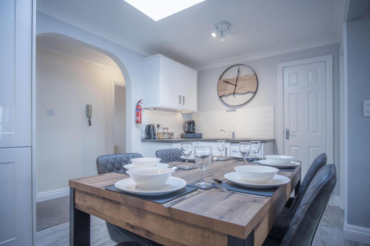 North Beach Heights - 2 Bedroom Penthouse - Tenby Exteriör bild