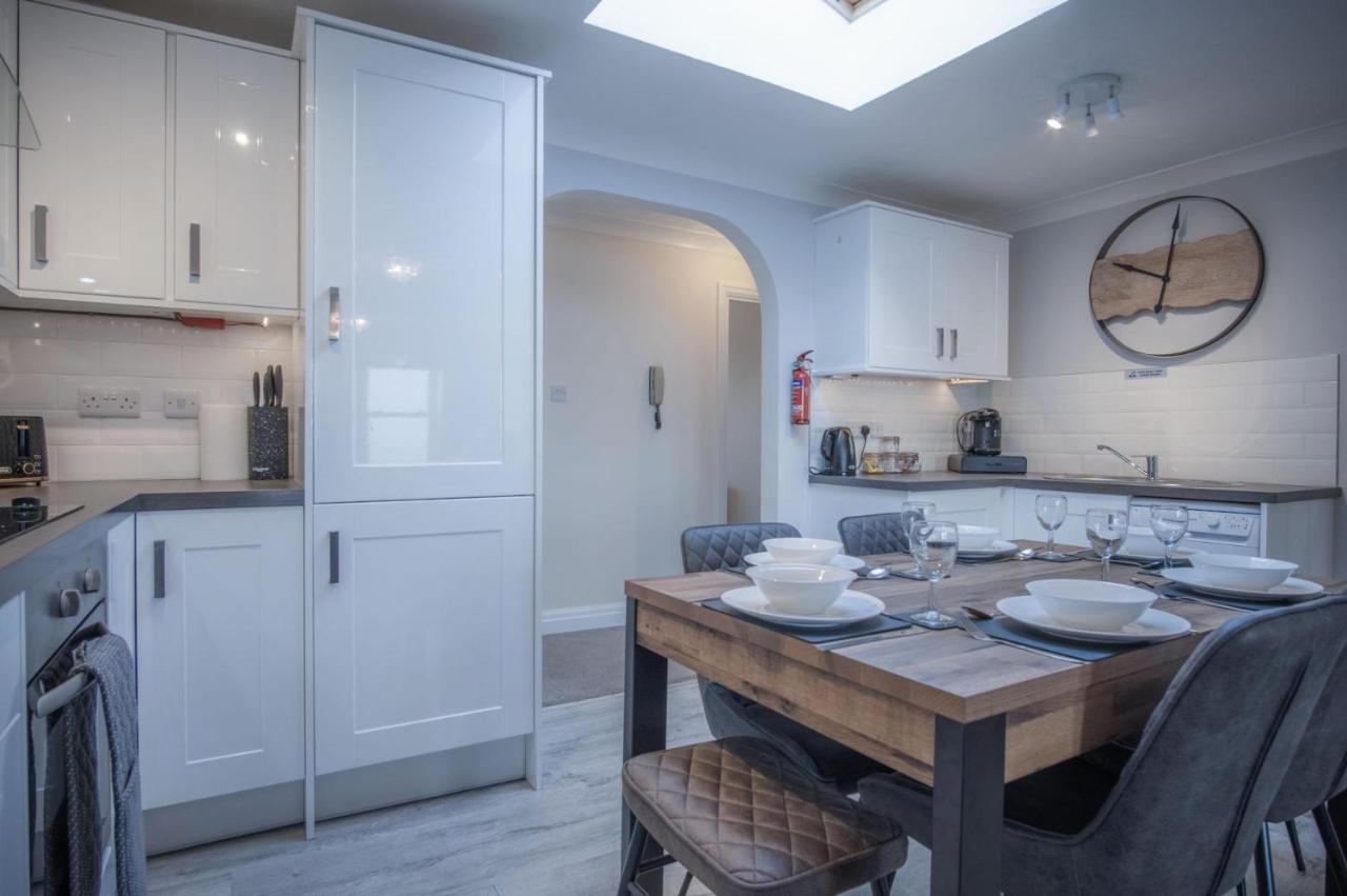 North Beach Heights - 2 Bedroom Penthouse - Tenby Exteriör bild