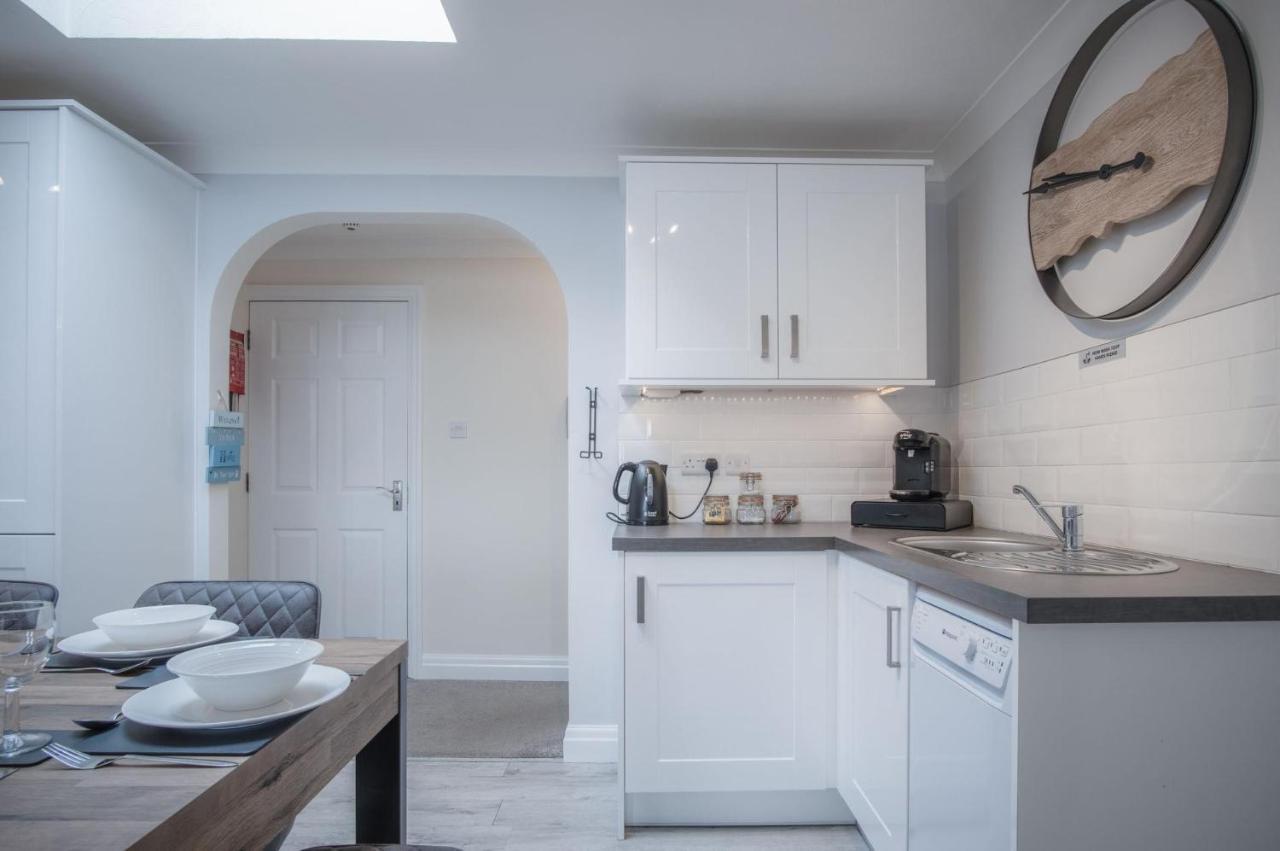 North Beach Heights - 2 Bedroom Penthouse - Tenby Exteriör bild