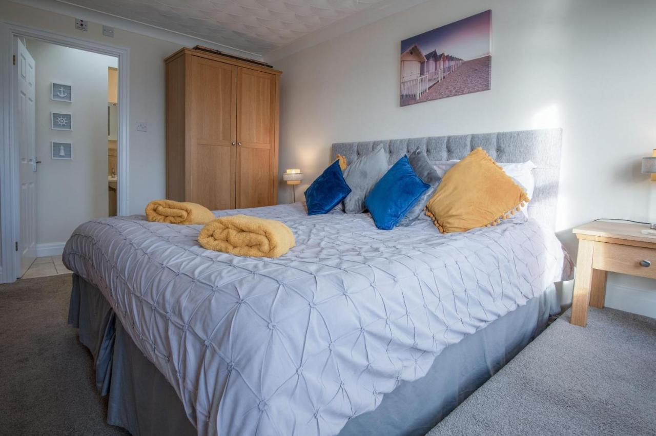 North Beach Heights - 2 Bedroom Penthouse - Tenby Exteriör bild