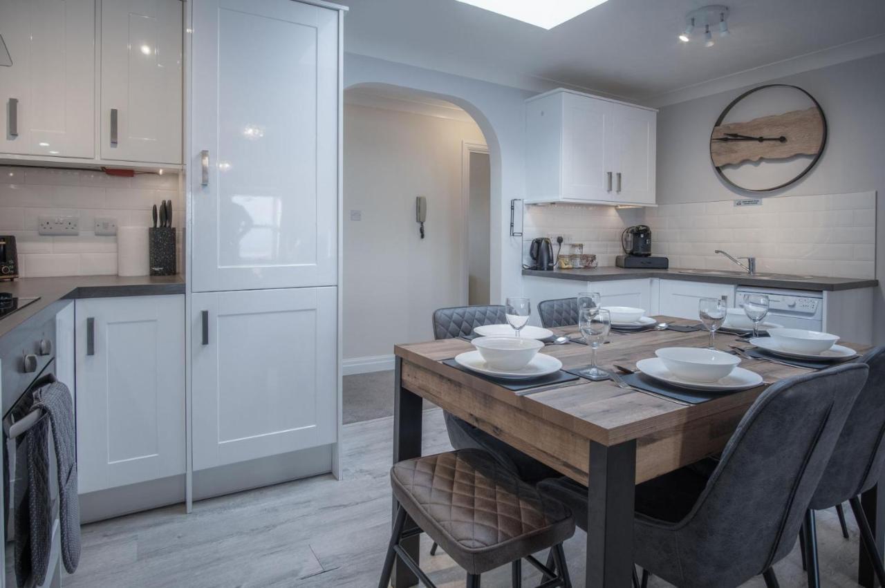 North Beach Heights - 2 Bedroom Penthouse - Tenby Exteriör bild